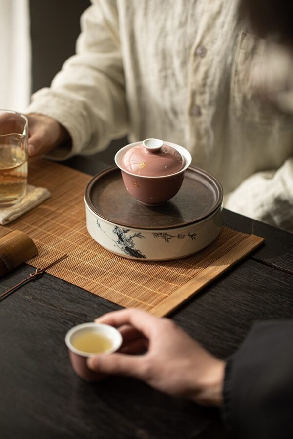 "Cowpea Red" Ceramic Lidded Bowl – Gilded Butterfly Gongfu Tea Set, Home Tea Bowl, Gold and Silver Inlaid Dancing Butterfly Lidded Bowl