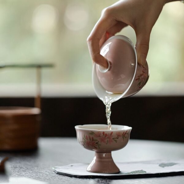 微信图片_20250408174359 Hand-Painted Peach Blossom Lidded Bowl – Gongfu Tea Set, Scholar's Ware, Underglaze "Cangyan Red" Tea Brewing Bowl, Home Use Lidded Bowl