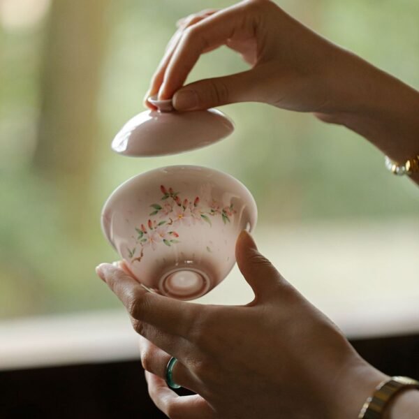 微信图片_202504081743591 Hand-Painted Peach Blossom Lidded Bowl – Gongfu Tea Set, Scholar's Ware, Underglaze "Cangyan Red" Tea Brewing Bowl, Home Use Lidded Bowl