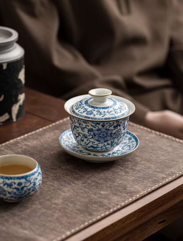 微信图片_202504081751281 Luxury Fine China Blue-and-White "Three Talents" Lidded Bowl – High-End Suspension Tea Bowl with Lid, Ceramic Gongfu Tea Set